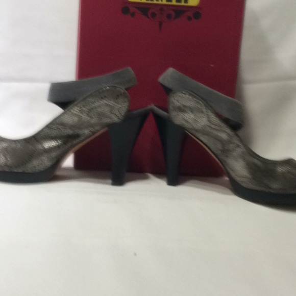 VANELI Plaza Silver Print Heels - Picture 5 of 7